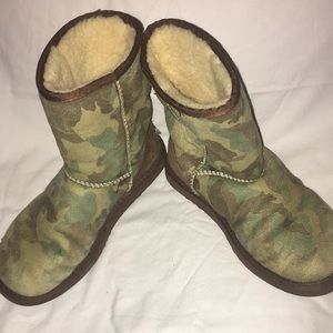 Camo uggs size 6 used